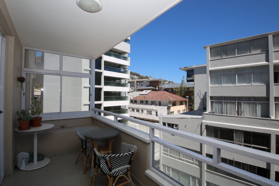 To Let 2 Bedroom Property for Rent in Sea Point Western Cape